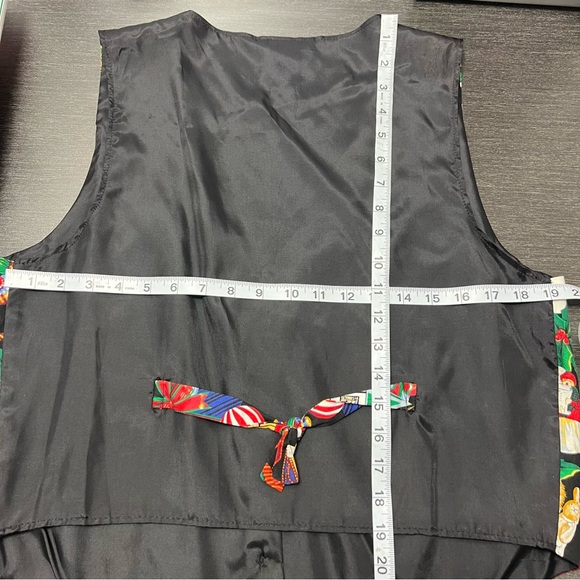 Holiday Themed Vest with Festive Christmas Print Vtg. Large - Picture 8 of 11